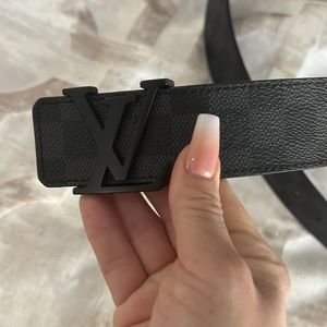 Louis Vuitton Belt Black Leather ref.39733 - Joli Closet